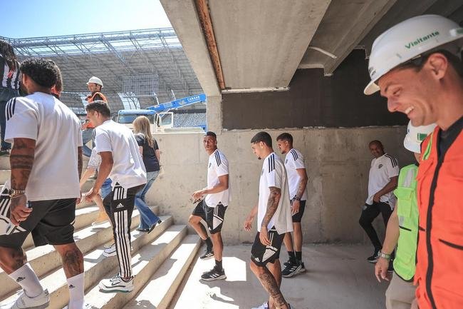 Na manh deste sbado (24/9), jogadores, comisso tcnica e diretoria do Atltico visitaram as obras da Arena MRV, futura casa do Galo.