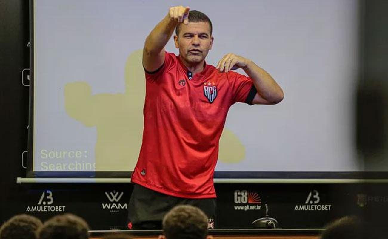 Umberto Louzer foi demitido pelo Atltico-GO aps derrota para o Atltico, no Independncia, pelo Campeonato Brasileiro. 