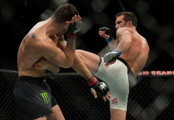 Fotos da batalha entre Luke Rockhold e Chris Weidman
