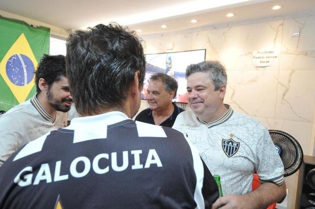 GaloCuia, nesse sbado (19), reuniu dezenas de atleticanos em 'concentrao' para a Supercopa do Brasil contra o Flamengo. As equipes se enfrentam no domingo, na Arena Pantanal, em busca do primeiro trofu da temporada 2022.