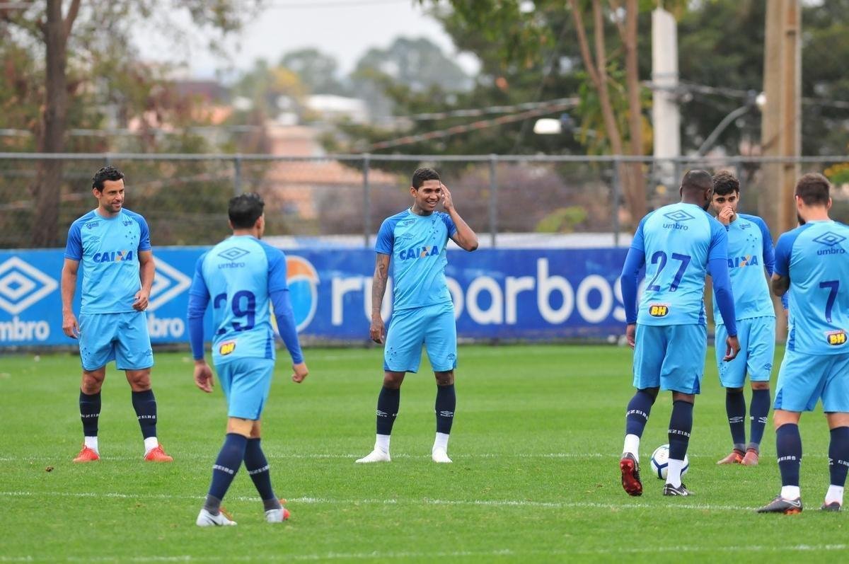 Cruzeiro iniciou preparao para clssico contra o Atltico com reservas em campo na Toca da Raposa II