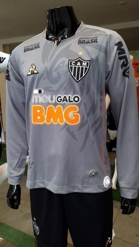 Imagens da nova camisa do Atlético na loja do clube, em Lourdes