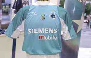 Depois de um hiato de cinco anos, clube lanou terceiro uniforme em 2004