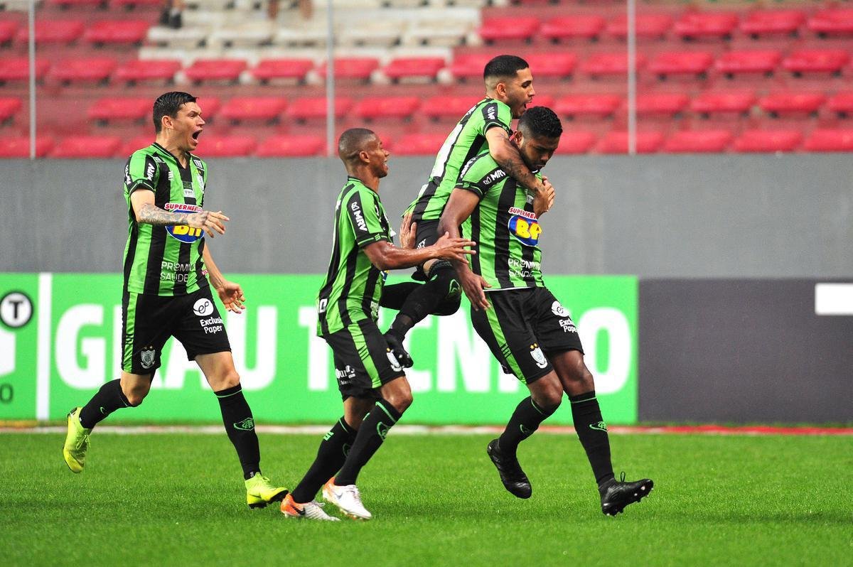 Fotos do duelo entre Amrica e Vitria, no Independncia, pela 36 rodada da Srie B do Brasileiro