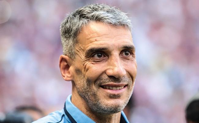O treinador Juan Pablo Vojvoda recebeu bela homenagem da torcida do Fortaleza