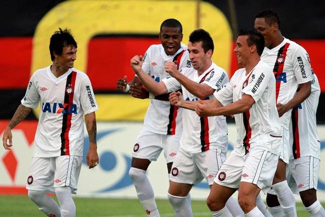 Athletico-PR - terceiro colocado na Srie B 2012, com 71 pontos (21 vitrias, 8 empates e 9 derrotas)