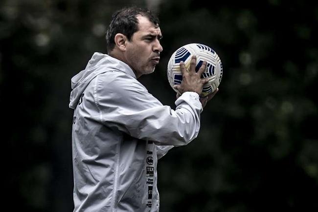 Carille já sabe quem vai mandar a campo na quarta-feira
