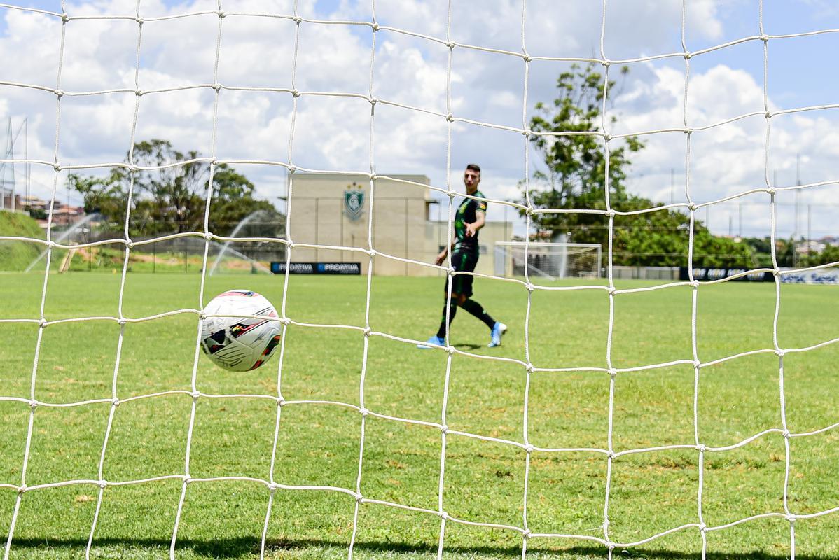 Meia-atacante Índio Ramírez sendo apresentado como novo reforço do América para 2022
