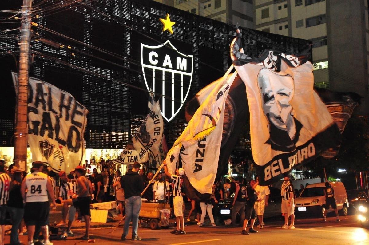 Fotos da festa da torcida do Atltico na sede do clube pelo aniversrio de 110 anos