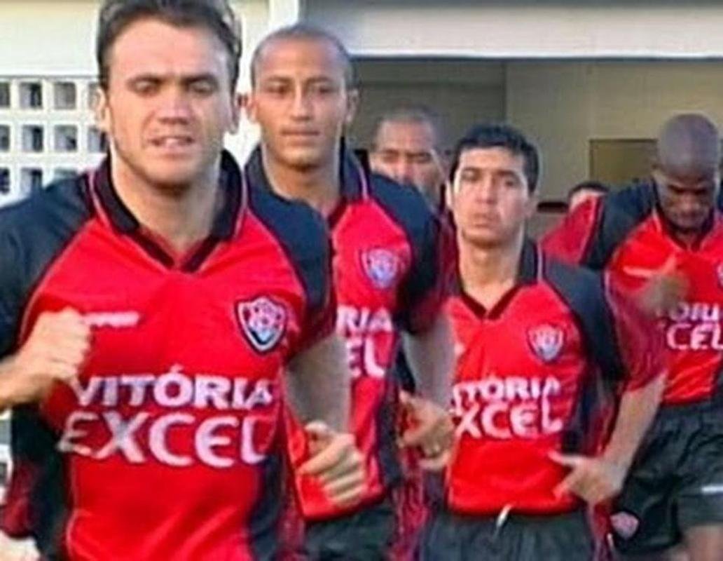 1999 - Dejan Petkovic, do Vitria (foto), e Romrio, do Flamengo, foram os artilheiros com oito gols