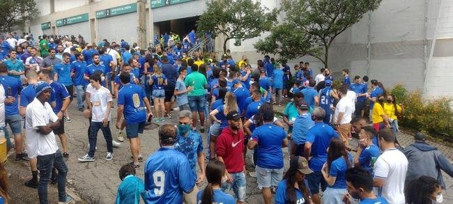 Torcida do Cruzeiro registra maior pblico do Campeonato Mineiro na partida contra o Villa Nova, no Independncia, pela oitava rodada. Ao todo, 19.616 pessoas compareceram no Horto.