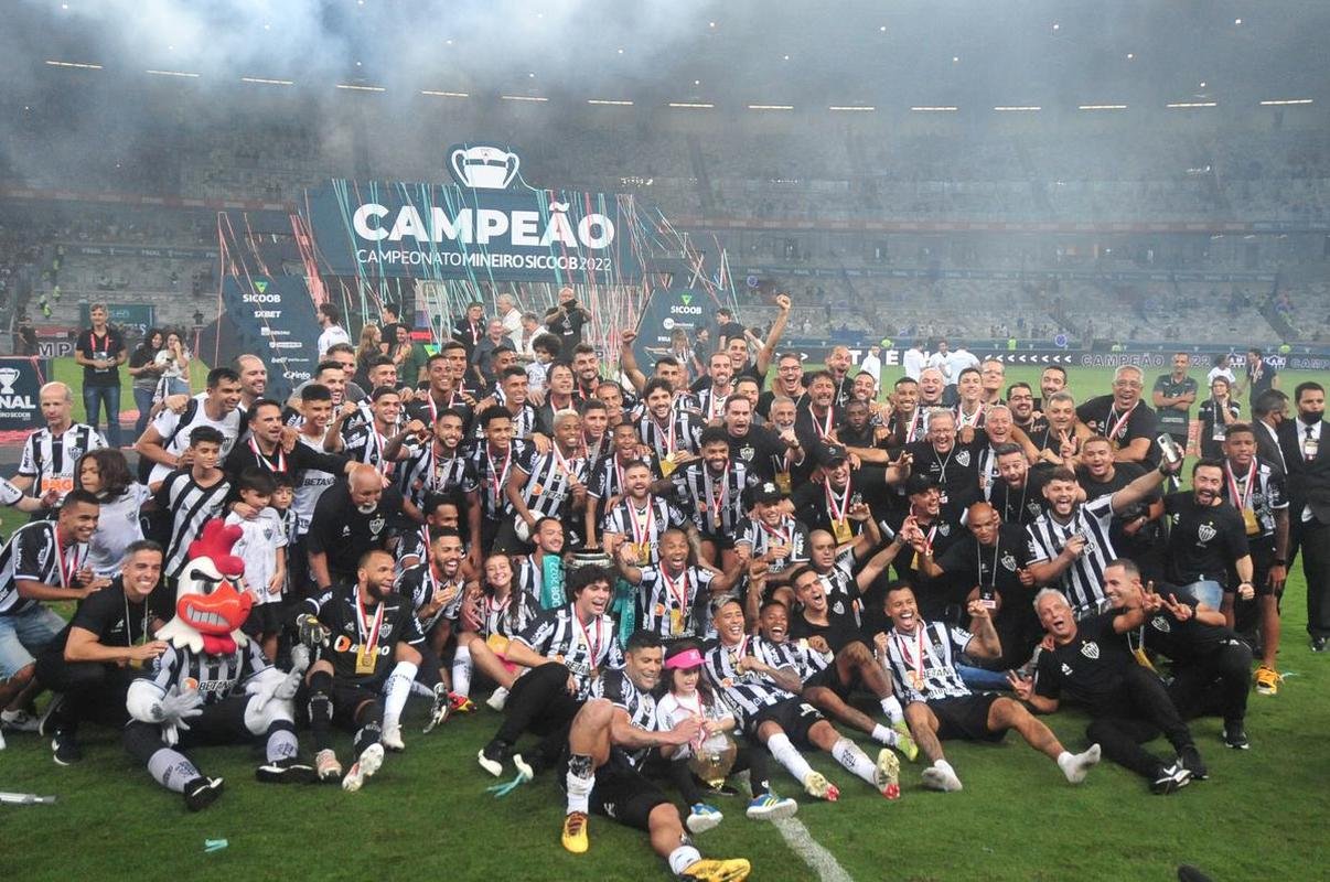 Festa do Atltico no Mineiro pela conquista do tricampeonato mineiro. Galo derrotou o Cruzeiro por 3 a 1 na final nica do estadual. Gols foram de Hulk (2) e Nacho