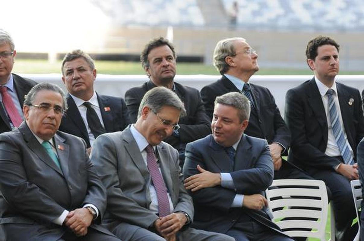 Com presena de personalidades, Mineiro reabre portas