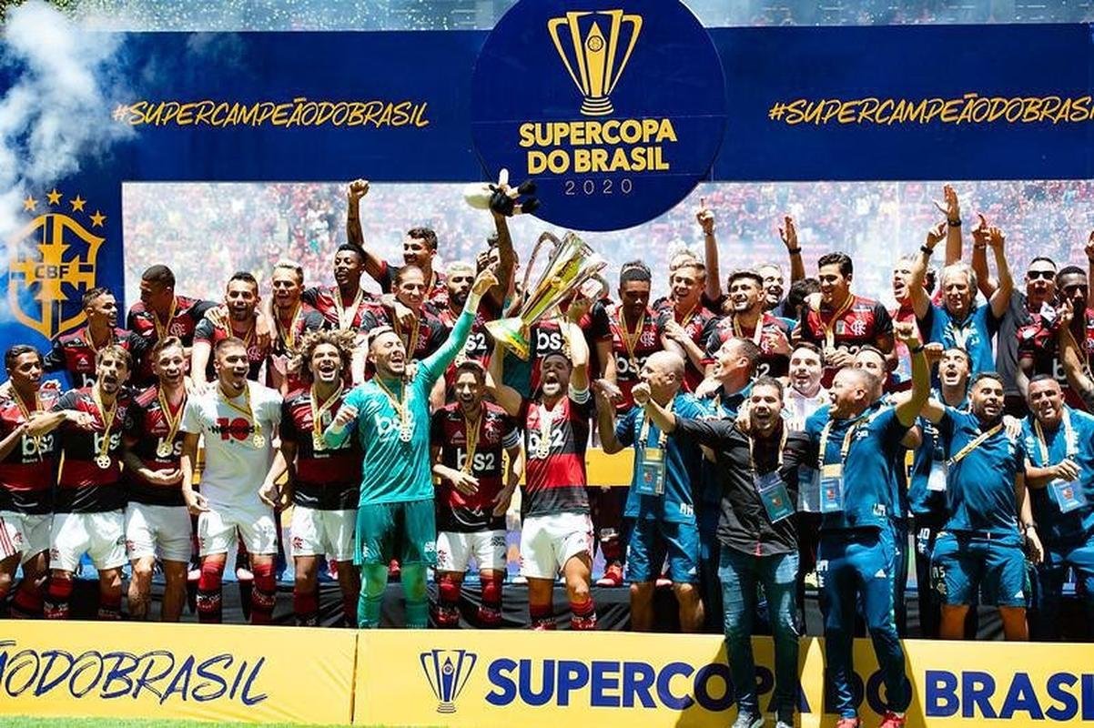 Em 2020, o Flamengo conquistou a Supercopa do Brasil em final disputada contra o Athletico Paranaense. Os cariocas venceram o jogo por 3 a 0
