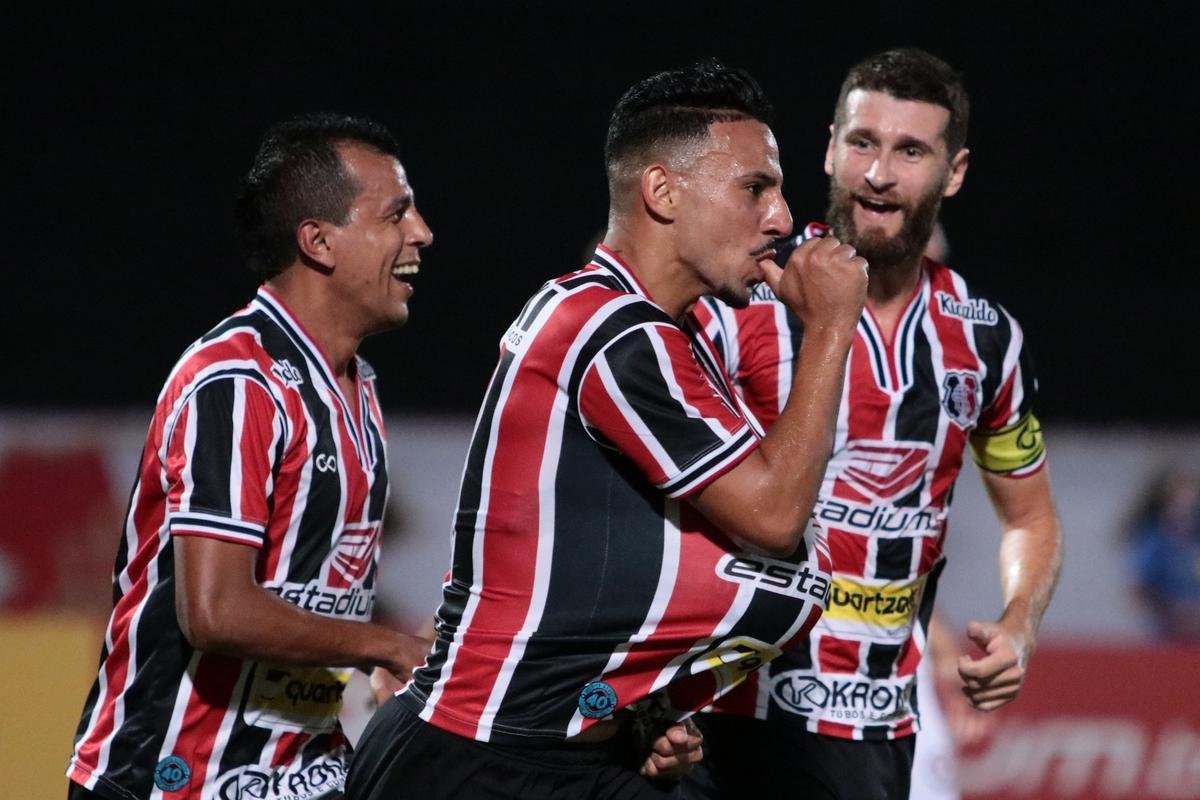 No Arruda, Jacuipense saiu na frente, com Railan. Mayco Félix, com dois gols, virou para o Santa. Os dois gols de Dinei, viraram novamente o placar, mas, nos minutos finais, Toty empatou para o Tricolor.