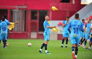 Fotos do treino do Cruzeiro no estdio Libertadores de Amrica, casa do Independiente, em Avellaneda. Time celeste fechou preparao para o jogo contra o Racing, s 21h30 desta tera-feira, no El Cilindro, pela primeira rodada do Grupo 5 da Copa Libertadores (Ramon Lisboa/EM D.A Press)