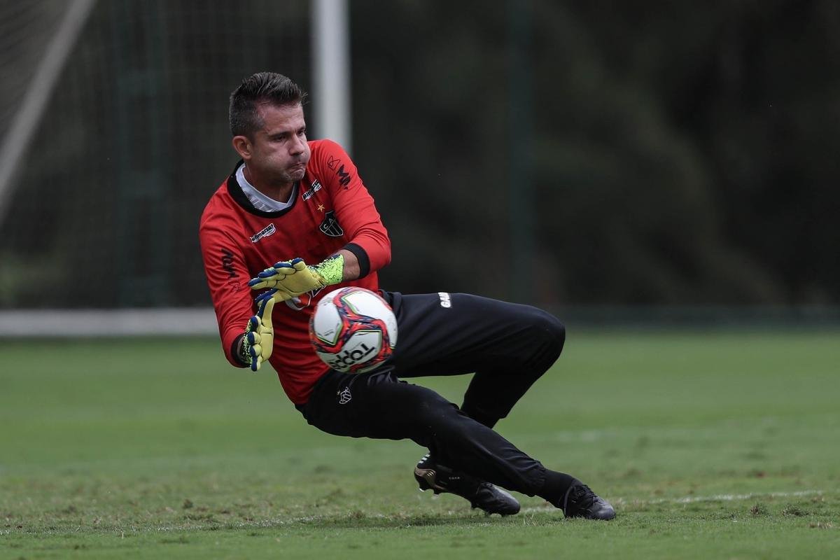 Fotos do treino do Atltico neste sbado, o ltimo de Victor no clube