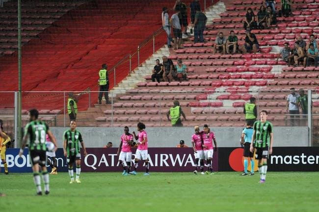 Fotos da derrota do Amrica para o Independiente del Valle, por 2 a 0, no Independncia, pelo Grupo D da Copa Libertadores