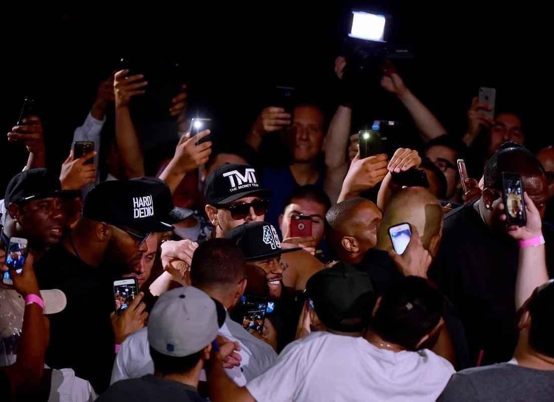 Imagens da abertura da turn com Mayweather e McGregor, em Los Angeles