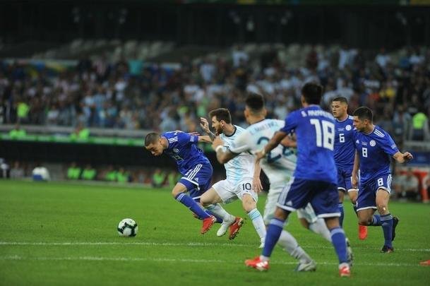 Fotos do duelo entre Argentina e Paraguai, no Mineiro, pela Copa Amrica