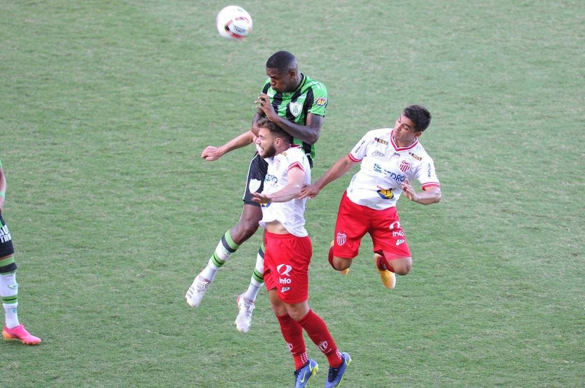 Fotos do jogo entre Amrica e Villa Nova, no Independncia, em BH, pela 9 rodada do Campeonato Mineiro