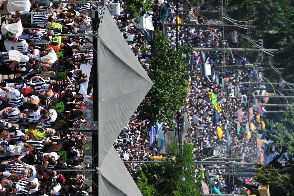 Torcida do Atltico chegou animada ao Mineiro para o jogo da taa, contra o RB Bragantino. Dia de festejar com o time o ttulo do Campeonato Brasileiro de 2021