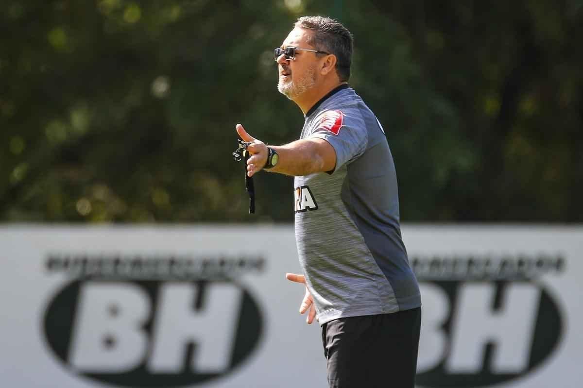 No treinamento desta sexta-feira, Rogrio Micale comandou uma atividade em campo reduzido de ataque contra defesa
