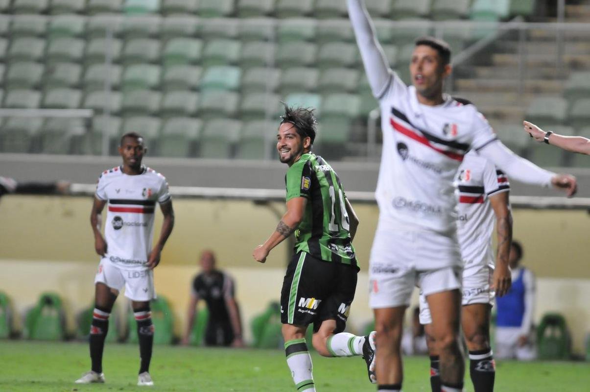 Fotos do jogo entre Amrica e Santa Cruz