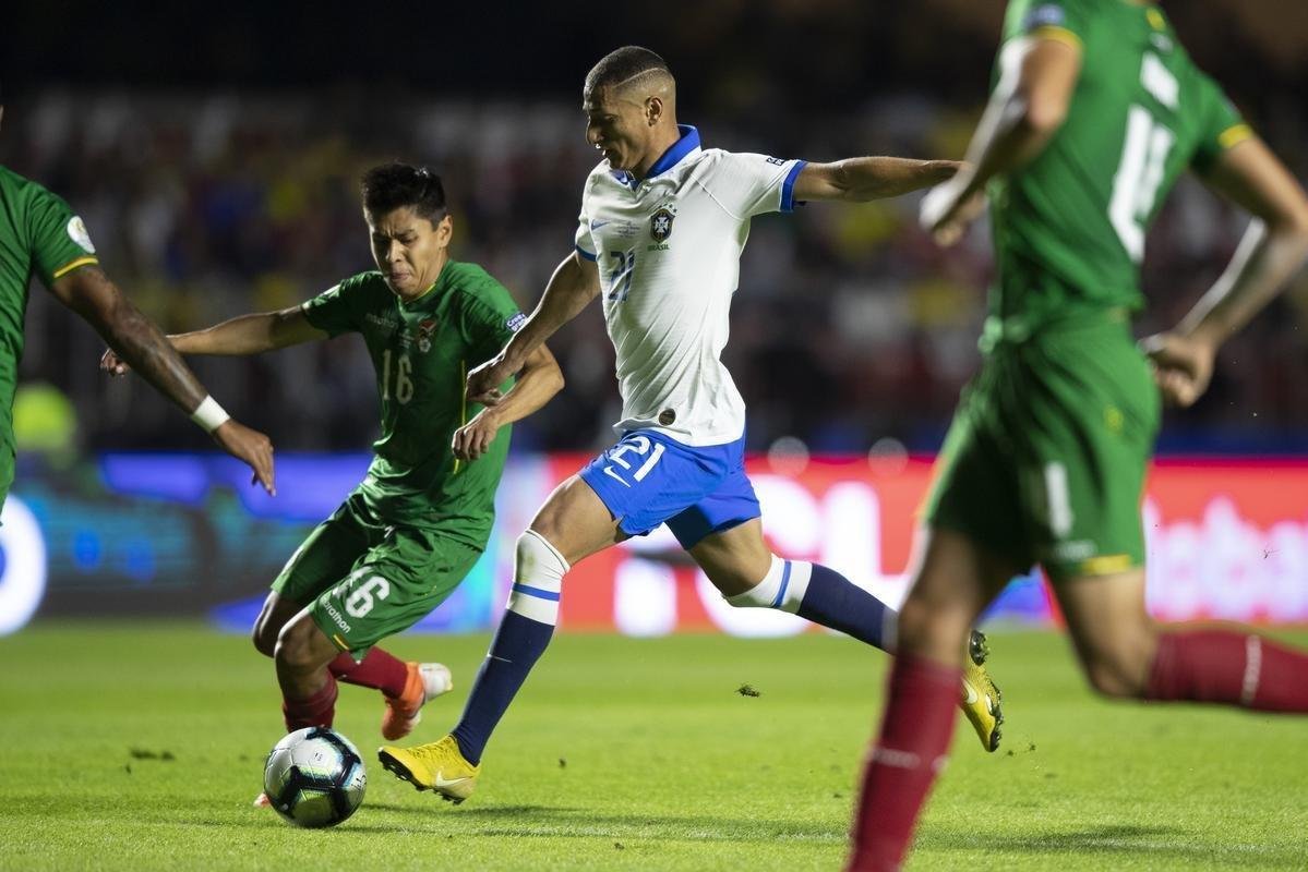 Seleo venceu com dois gols de Coutinho e um de Everton Cebolinha