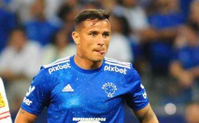 Center forward Edu lives a goal fast at Cruzeiro