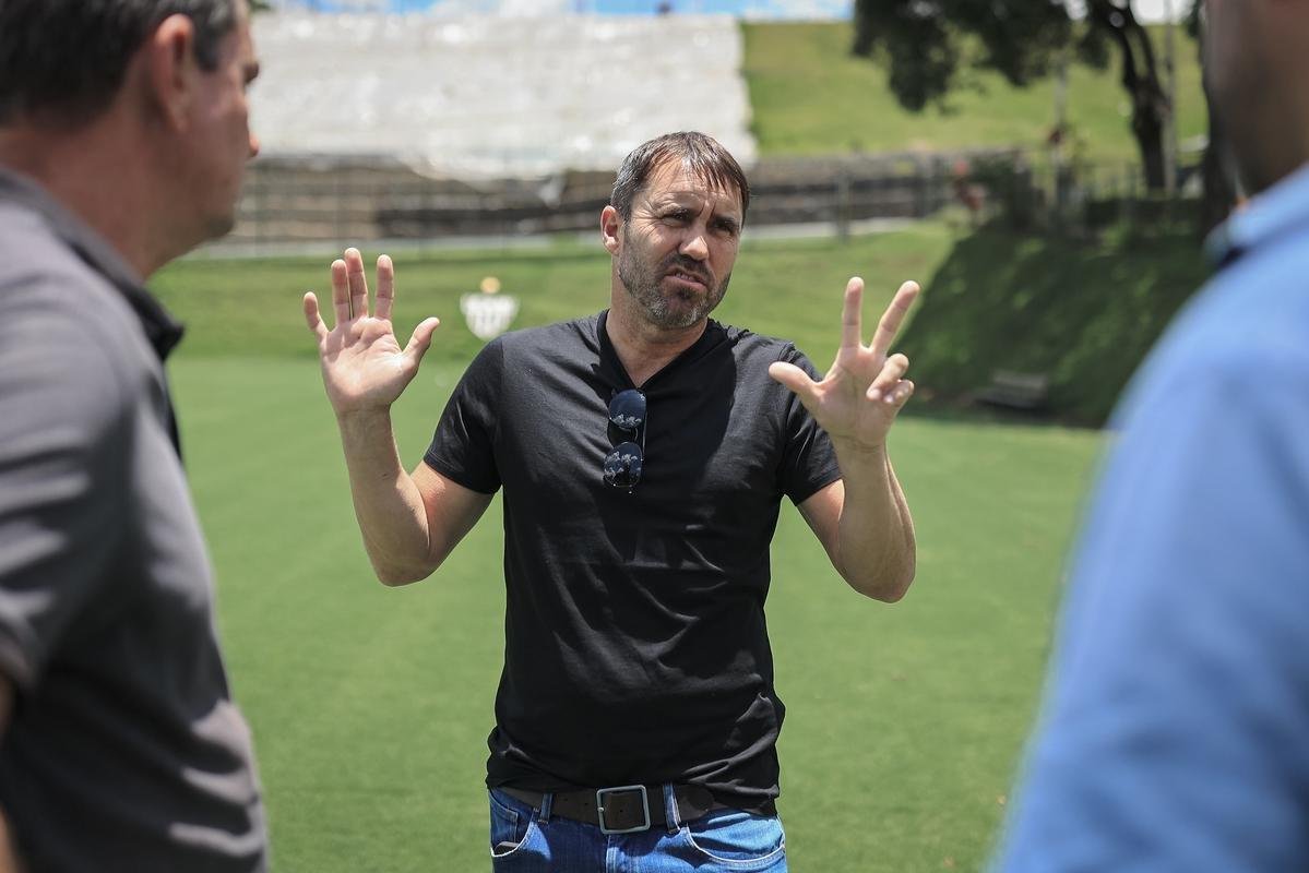 Coudet conhece a Cidade do Galo