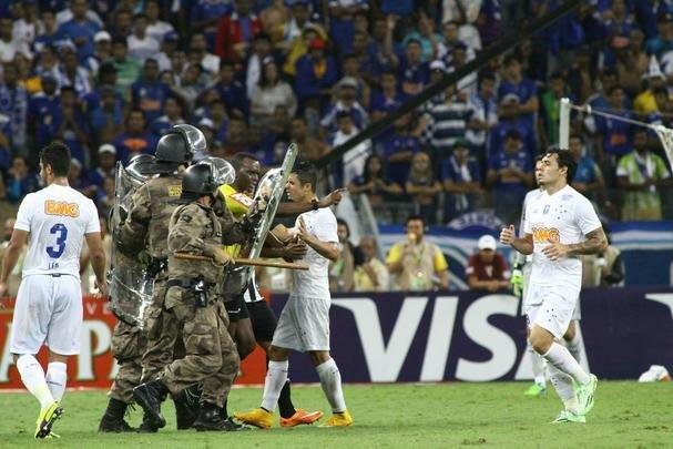 Imagens da deciso entre Cruzeiro e Atltico no Mineiro