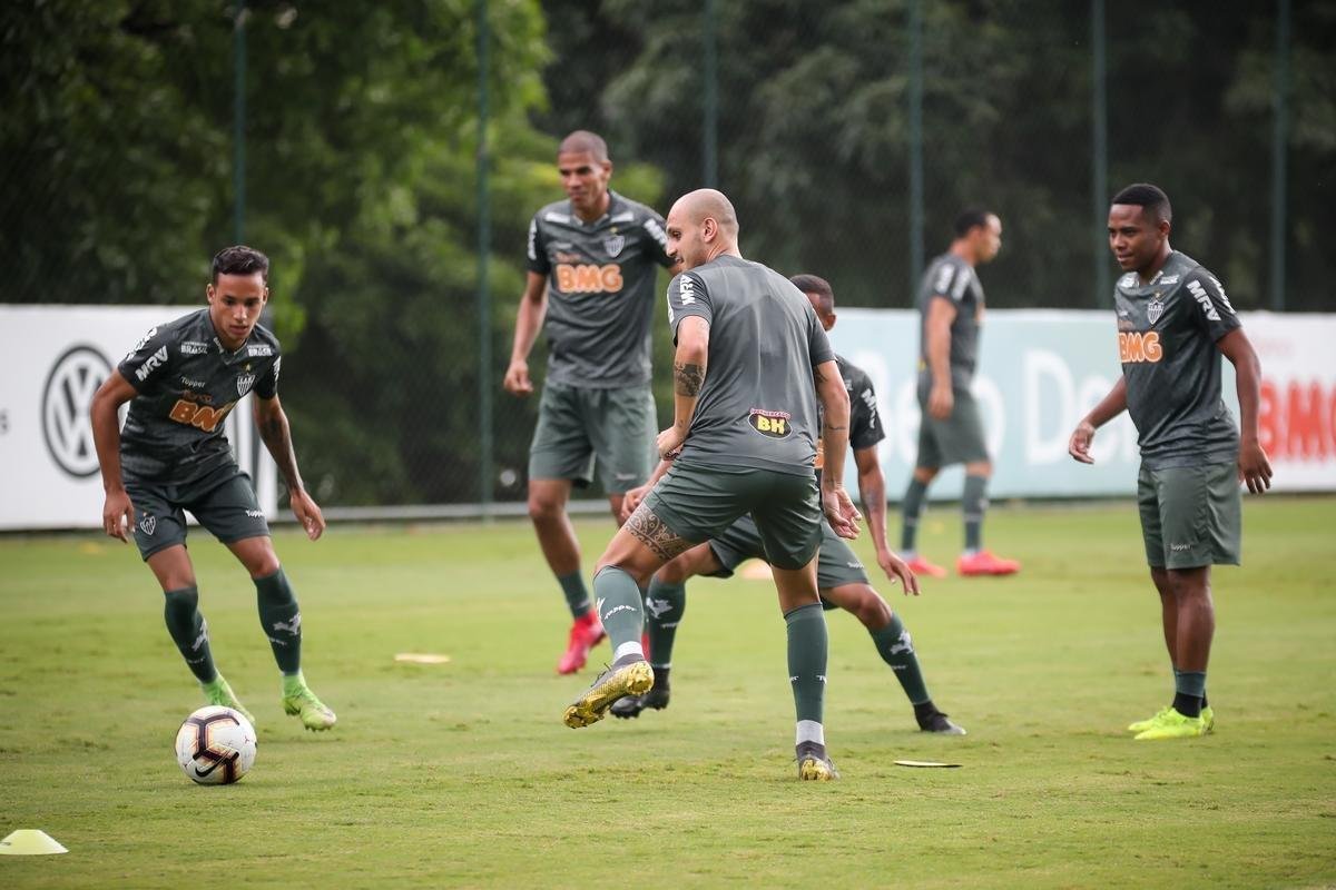 Em busca de reao na Libertadores, Atltico treinou na tarde deste domingo, na Cidade do Galo, antes de viagem para Montevidu, local da partida contra Nacional 