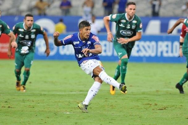 Lucas Romero marcou, de pnalti, seu primeiro gol com a camisa do Cruzeiro