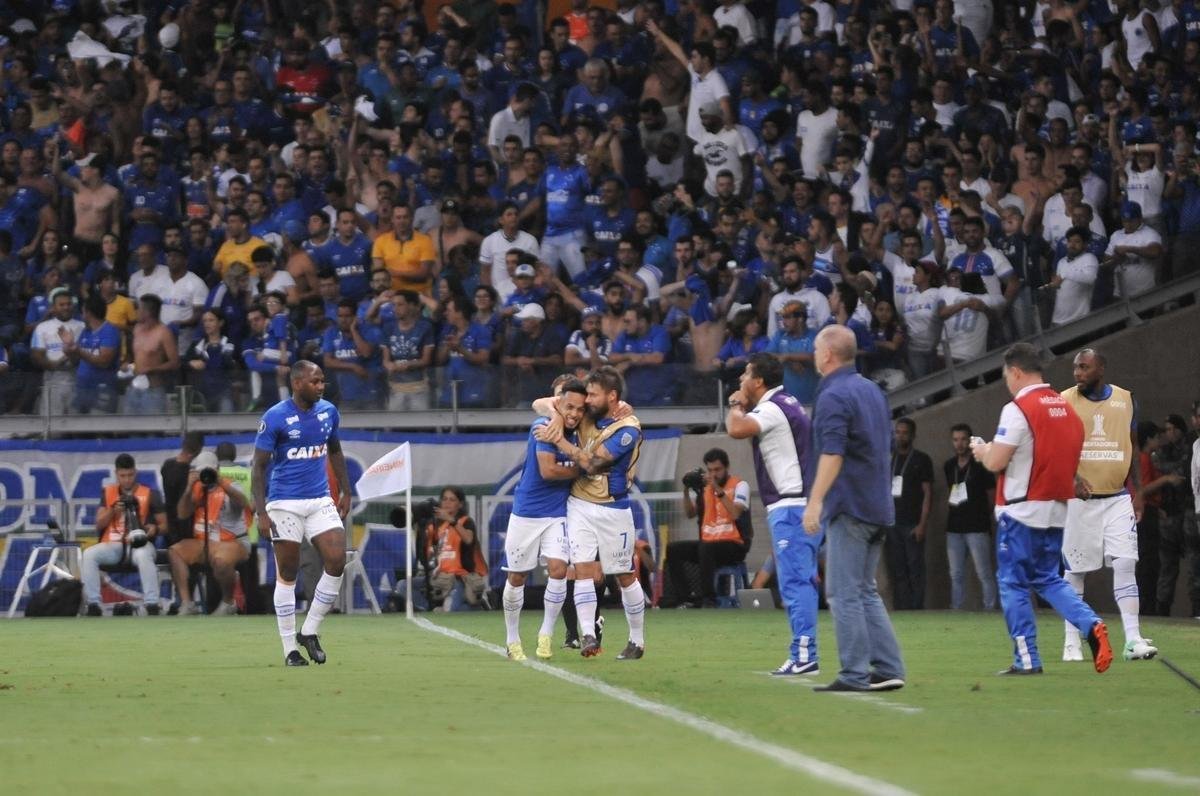 Rafinha ampliou para o Cruzeiro aps passe de Sass: 2 a 0