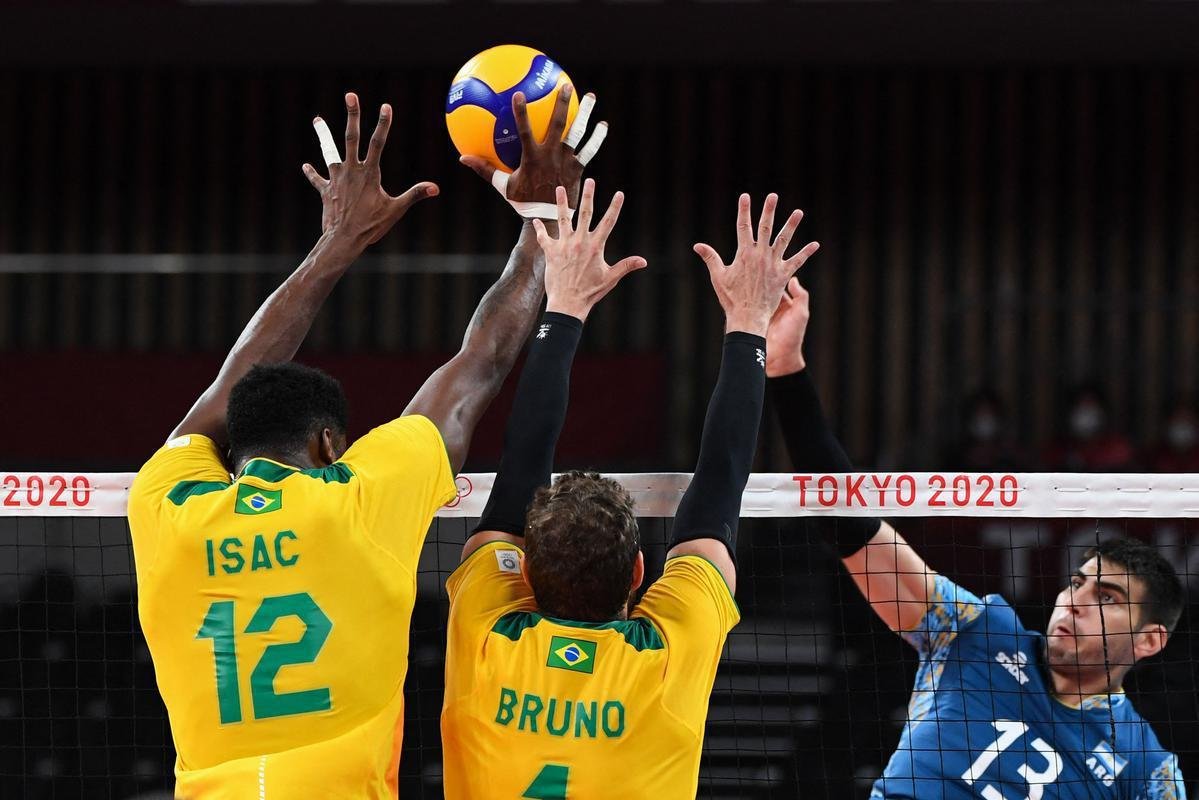Fotos do jogo entre Brasil e Argentina pela segunda rodada do torneio masculino de vlei dos Jogos Olmpicos de Tquio. Seleo Brasileira venceu, de virada, por 3 sets a 2