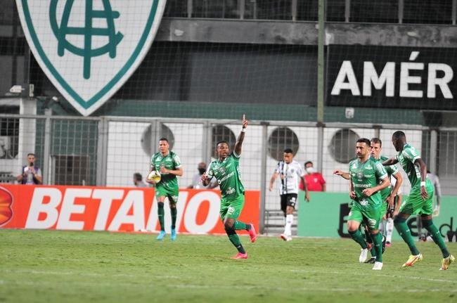 Fotos do jogo entre Atltico e Coritiba