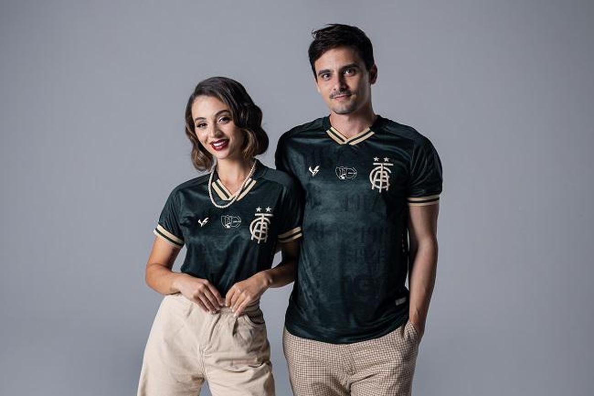 Fotos do modelo vencedor do Camisa Cento e Deca, concurso realizado em homenagem aos 110 anos de histria do Amrica