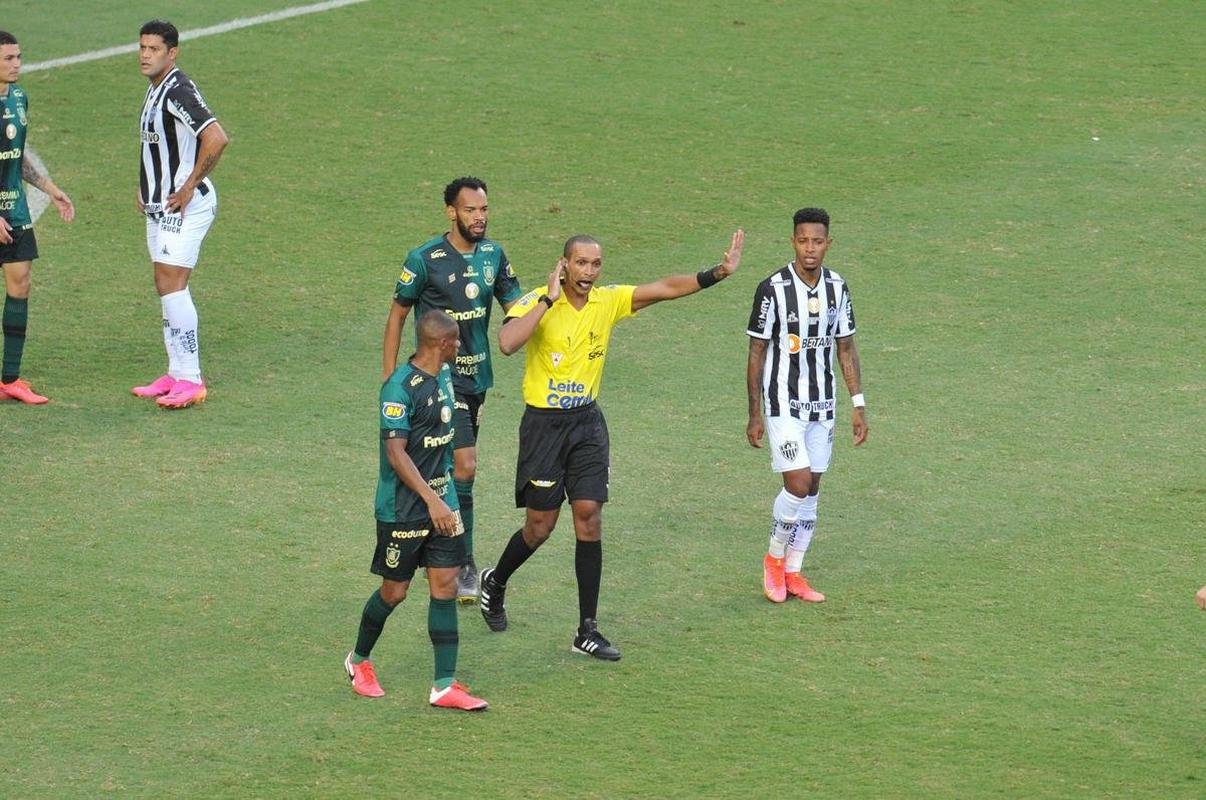 Fotos do jogo de ida da final do Campeonato Mineiro, entre Amrica e Atltico, no Independncia, em Belo Horizonte