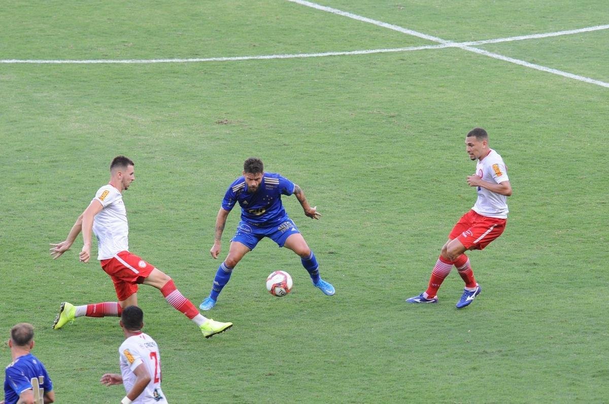 Fotos do empate por 0 a 0 entre Cruzeiro e Tombense, no Mineiro, em Belo Horizonte, pela sexta rodada do Campeonato Mineiro de 2021. Goleiro cruzeirense Fbio pegou um pnalti cobrado por Paulinho Dias e evitou o revs.
