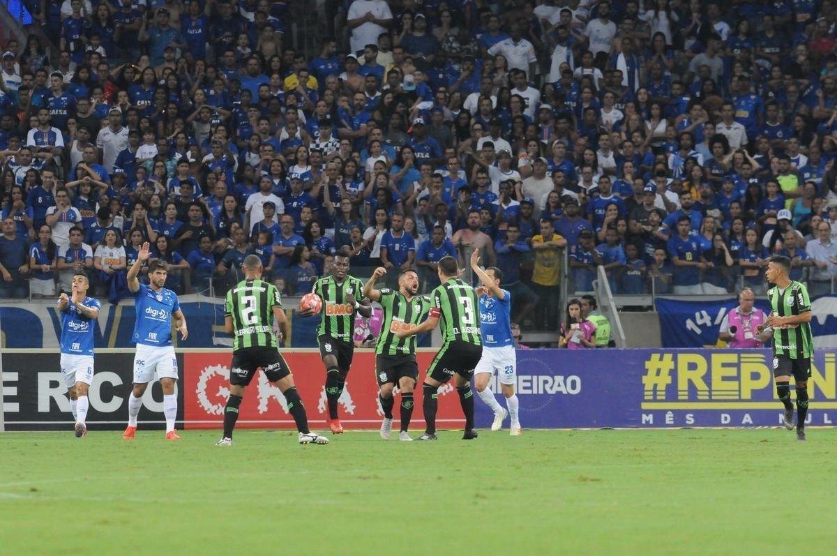 Fotos do duelo entre Cruzeiro e Amrica, no Mineiro