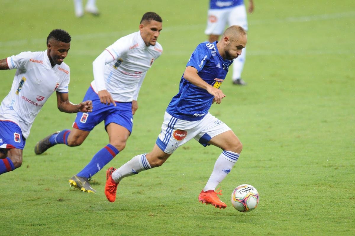 Fotos do jogo entre Cruzeiro e Paran Clube, no Mineiro, em Belo Horizonte, pela 19 rodada da Srie B do Campeonato Brasileiro