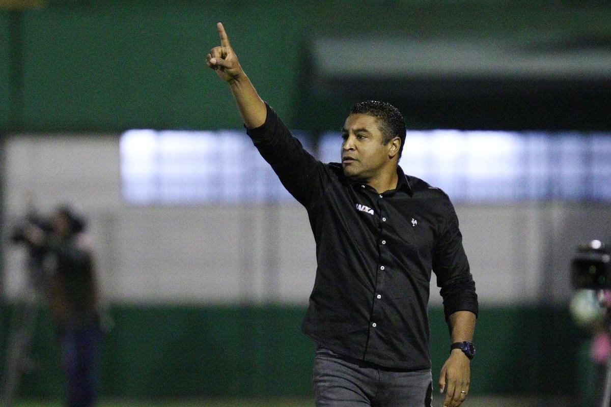 4 Roger Machado (2017) - 23 pontos
