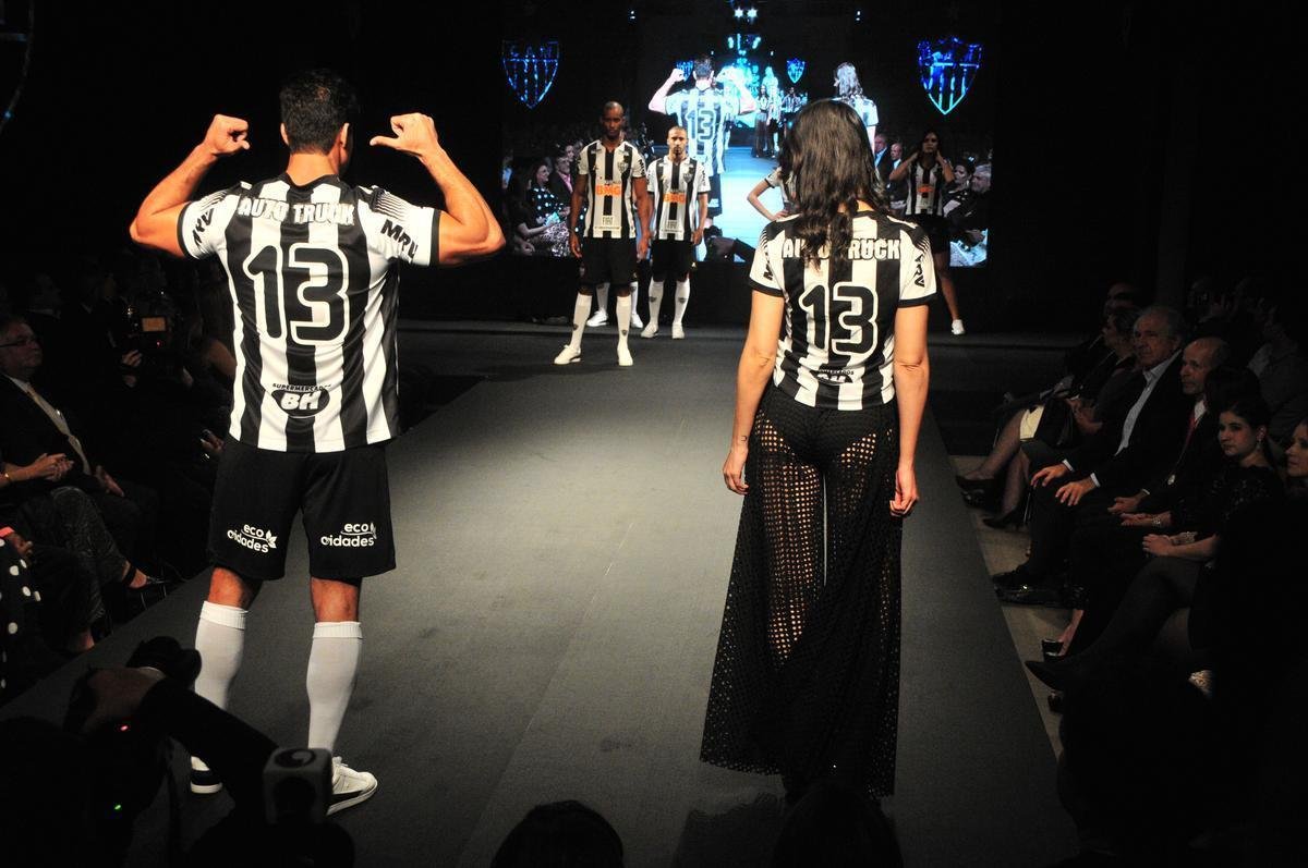 Nova coleo de uniformes do Atltico produzida pela fornecedora francesa Le Coq