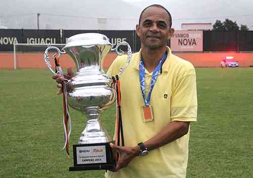 (Foto: Edson Souza foi campeão da Série B do Campeonato Carioca, com o Nova Iguaçu, em 2016)