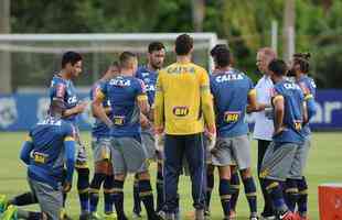 Imagens do jogo-treino entre Cruzeiro e guia, na Toca da Raposa II