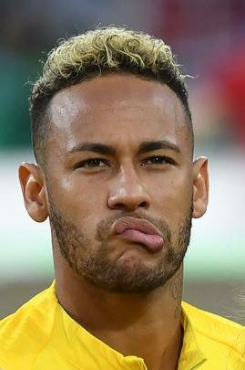 Poucas quedas, assistência e 'ousadia': a atuação de Neymar contra a Sérvia