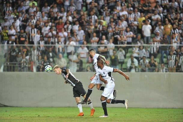 Galo virou no segundo tempo com gols de Rger Guedes e Luan. 