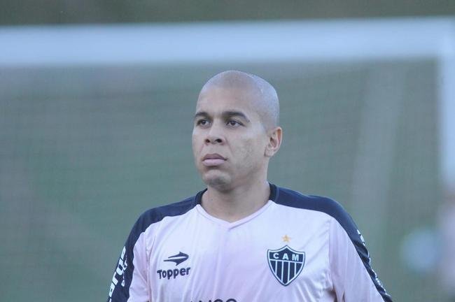 Menos de um ms depois de sair do Cruzeiro, Fernandinho acertou com o Atltico. A passagem durou sete meses. Foram apenas 16 jogos pelo clube.