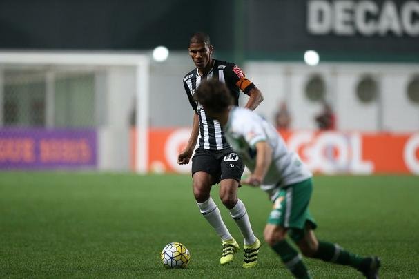 Lance de Atltico x Chapecoense, jogo vlido pelo Campeonato Brasileiro